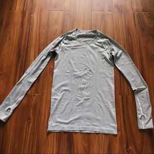 lululemon Fitted/Striped Long-Sleeve Athletic Top